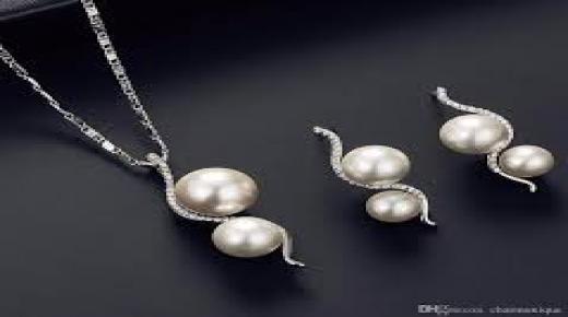 كيف تفعل الطبقات المناسبة مع قلاداتك