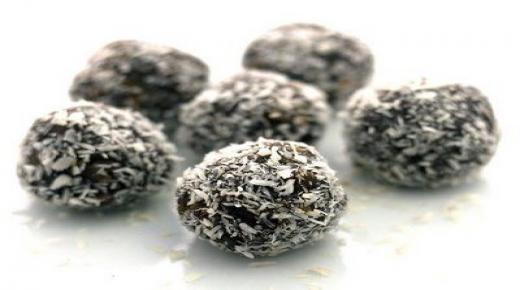 كرات جوز الهند بنكهة الكراميل المالحة.