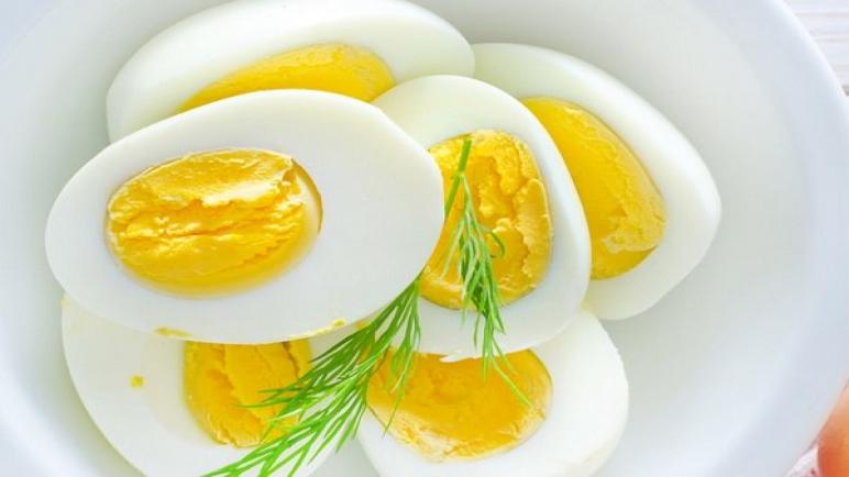 كم من الوقت تفسد البيضة المسلوقة؟