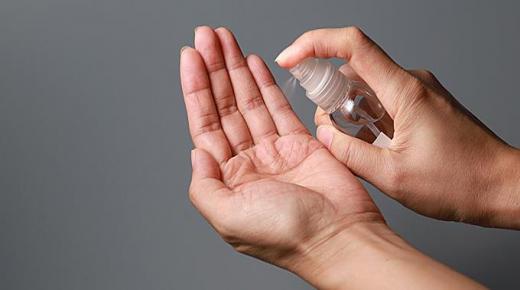 كيف تحمي يديك من الغسل المتكرر