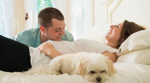 لماذا يعاني بعض الرجال من أعراض الحمل؟