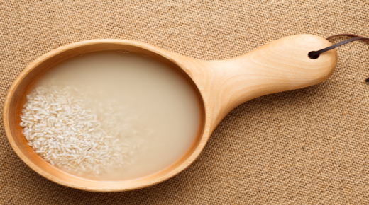 ما الذي يجعل ماء الأرز جيدًا لبشرتك