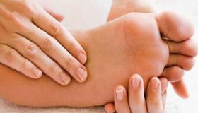 ما الذي يحدث حقًا عندما تنام يداك أو قدميك؟