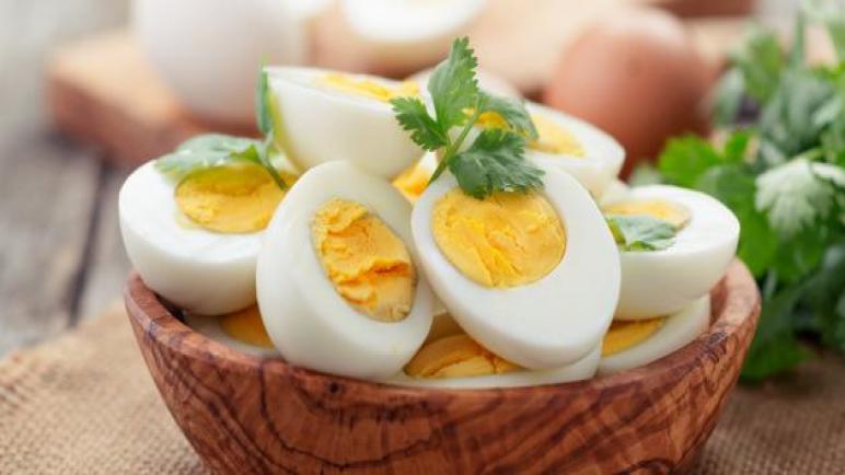 تناول كميات كبيرة  من البيض يزيد من الوفيات .