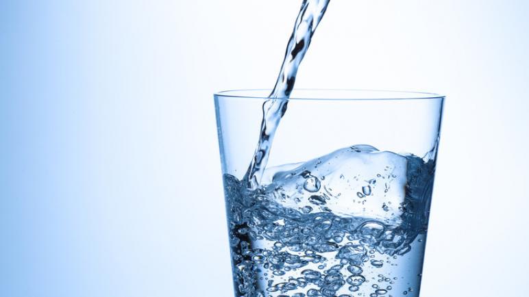 ما هي كمية الماء التي يجدر بك شربها؟
