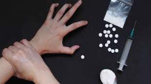 هل طفلك يتعاطى المخدرات وأنت لا تعرف ذلك؟