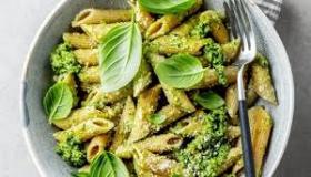 معكرونة بيستو فائقة الخضرة