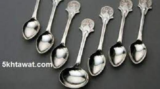 نظف الأواني الفضية بالرقائق المعدنية