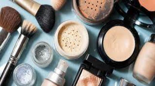 مستحضرات التجميل مع تاريخ انتهاء الصلاحية