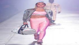 على المدرج، تتفوق الملابس الرياضية أخيرًا على أدوات الرياضة