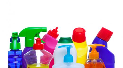 لا تخلط الكيماويات المنزلية الخطرة