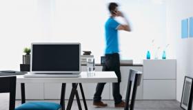 لماذا نسير بلا وعي عندما نتحدث على الهاتف!