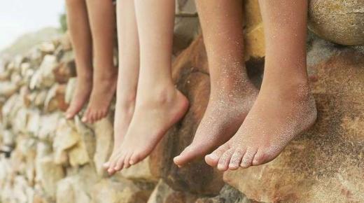 هل ولد البشر ليمشوا حفاة؟