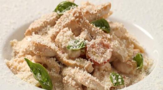 كيف تطبخ معكرونة الفرفالي مع الدجاج: وصفة بسيطة